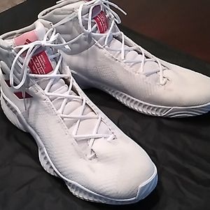 Brand new Adidas SM Pro bounce basketball shoes